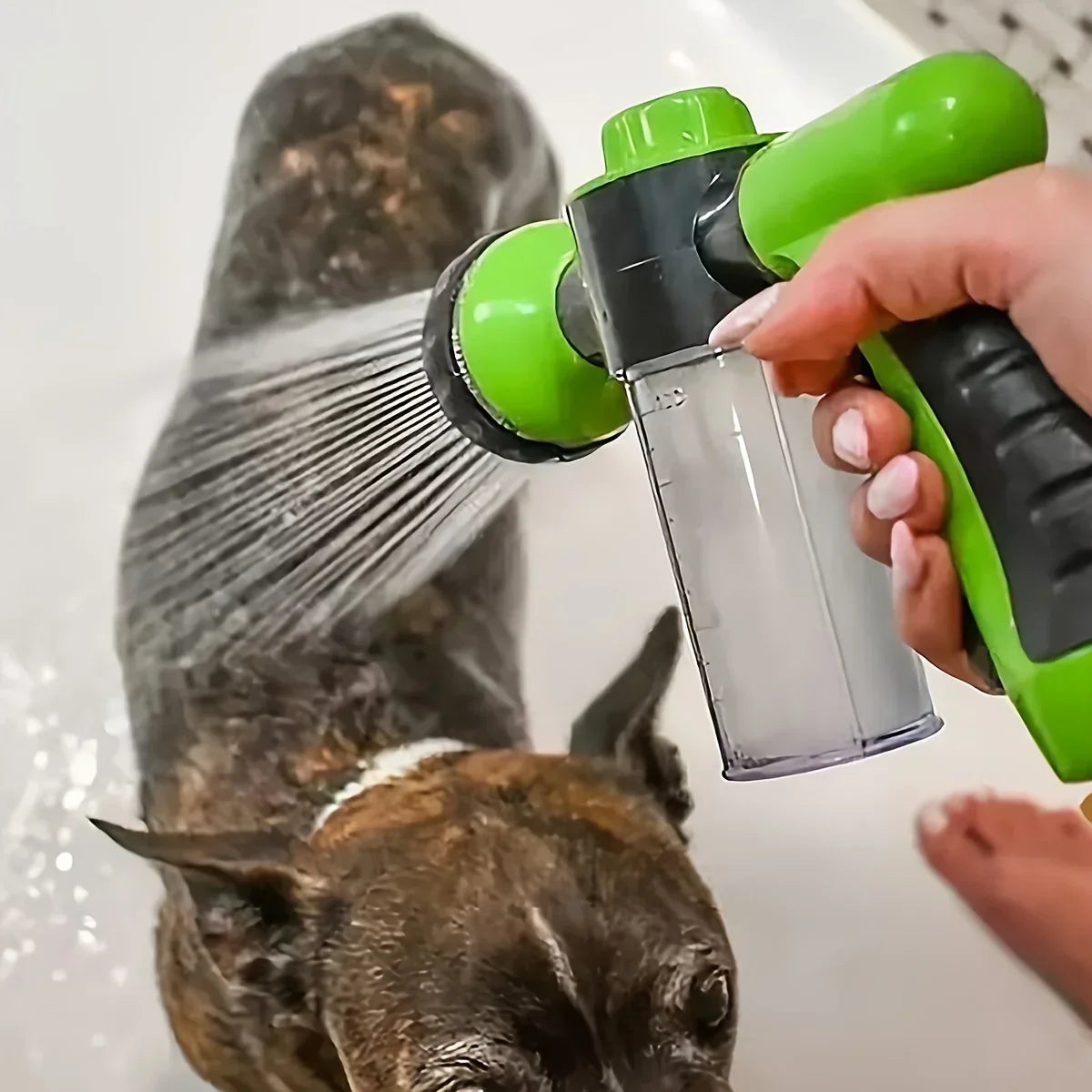 Pet Grooming – Easy Bathing for Dogs & Cats with Spray Nozzle & Foamer